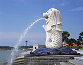 Merlion (guard of the city) statue in the New Merlion Park. Singapore