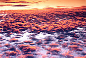  Aussen, Außen, Farbe, Himmel, Horizontal, Landschaft, Landschaften, Luft, Natur, Rot, Ruhe, Sonnenuntergang, Sonnenuntergänge, Unendlich, Unendliche, Weite, Wolke, Wolken, A91-199571, agefotostock 