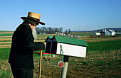 Amish mailbox. Pennsylvania, USA