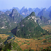 China, Guanxi province, Guilin mountains at Yangshuo