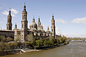 Basilica of Nuestra Señora del Pilar and Ebro river, Zaragoza. Aragón, Spain