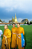 Buddhist monks. Grand Palace and Wat Phra Keo (Emerald Buddha Temple). Bangkok. Thailand