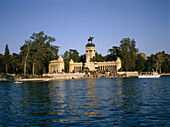 Lake in Parque del Retiro. Madrid. Spain