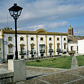 Casa Grande (17th century). Belltower of the Colegiata de la Candelaria in background, gothic style. Zafra (Badajoz). Spain