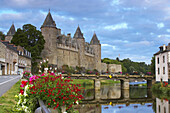 Josselin with castle and bridge over the Canal de Nantes a Brest, dept Morbihan, France, Europe
