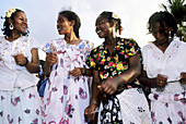 The déba : women s dance played at the end of a wedding. Mayotte, island of the Comoros archipelago in the Indian Ocean, French territory.