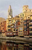 Onyar river, Sant Feliu church belfry in background. Girona, Catalonia, Spain