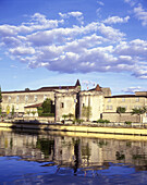 Chateau cognac, River charente, Cognac, Charente, France.