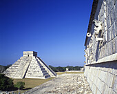 Wall, Warrior temple, El castillo (kukulkan) pyramid, Chichen itza ruins, Yucatan, Mexico.