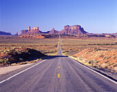 Scenic road: rt.163, Monument valley navajo tribal park, utah / arizona, USA.