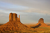 Monument Valley Navajo Tribal Park, Navajo Nation, Arizona/Utah, USA.