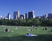 Sheep meadow lawn, Central Park, Manhattan, New York, USA