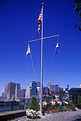 Flag pole, River cafe, Manhattan skyline, Brooklyn, New York, USA