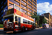 Tour bus, Independence mall, Historic district, Philadelphia, Pennsylvania, USA