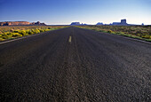 Road: rt.163, Monument valley navajo tribal park, Utah / arizona, USA.