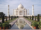 Taj Mahal (1631-1653), Agra. Uttar Pradesh, India