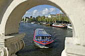 Ferry on Binnen Amstel. Amstelbrug, Amstelstr., Amsterdam/Binnenstad. Netherlands.