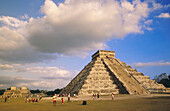 The Castle (Pyramid of Kukulcan). Chichén Itzá. Mexico