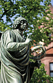 Copernicus statue. Rynek Staromiejski. Old town. Torun. Pomerania. Poland