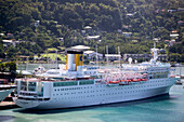 Grenada, St. George s: St. George s Harbor. Cruiseship