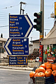 Griechenland Zakynthos zweisprachiges Verkehrsschild Gemuesehandel