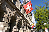 Zürich Credit Suisse Bank an der Bahnhofstrasse, Flaggen