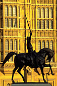 Richard III statue. London. England