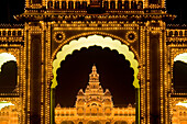 Majaraja s Palace (b.1912-Henry Irwin, British Architect). Exterior. Evening Sunday Illumnation with 97,000 lightbulbs. Mysore. Karnataka. India.