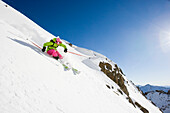 Skifahrerin beim Freeride, Skigebiet Gemsstock, Andermatt, Kanton Uri, Schweiz