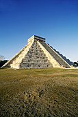 The Castle (Pyramid of Kukulcan), Chichén Itzá. Mexico