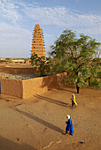 Niger. Agadez. Door of the desert. The Great Mosque build of mud, 16 century.