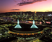 Convention center, Downtown skyline, Williamette river, Portland, Oregon, USA.