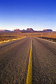 Road: rt.163, Monument valley navajo tribal park, Utah / arizona, USA.
