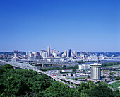 Downtown skyline, Cincinnati, Ohio, from Covington, Kentucky, USA.