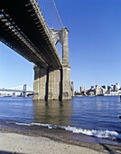 Brooklyn bridge & downtown, East River, Brooklyn, New York, USA.
