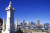 Sam smith monument, inner harbour skyline, Baltimore, Maryland, USA.