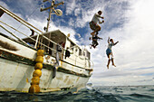 Jumping off the ship. Namu atoll, Marshall Islands (North Pacific)