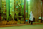 nächtliche Straßenszene Markt in Assuan, Ägypten, Afrika