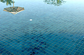 Spiegelung in Hotel Pool, Kirimaya Design Hotel, Thailand