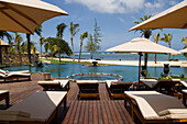 Pool mit Sonnenliegen, Hotel Shanti Ananda Resort and Spa, Mauritius