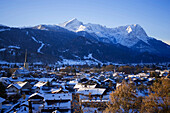 Blick zur Zugspitze und Alpspitze, Garmisch-Partenkirchen, Bayern, Deutschland