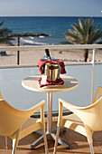Romantischer Blick von Balkon übers Mittelmeer, Hotel Maritim, Sitges, Katalonien, Spanien