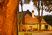 Wohnhäuser aus Holz in der Altstadt von Telsiai, Litauen