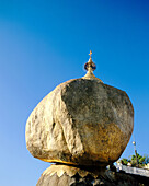 Kyaik-tiyo pagoda (The Golden Rock). Myanmer (Burma)