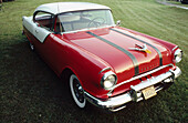 1955 Pontiac Hardtop, white over red