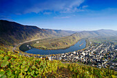 Blick auf Bremm an der Moselschleife, Rheinland-Pfalz, Deutschland