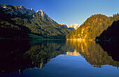 Wilder Kaiser im Abendlicht spiegelt sich im Hintersteiner See, Wilder Kaiser, Kaisergebirge, Tirol, Österreich