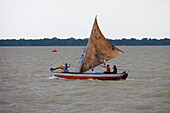 Traditionelles Segelboot auf dem Amazonas, Belem, Para, Brasilien, Südamerika