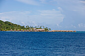 Overwater Bungalows vom Bora Bora Lagoon Resort & Spa, Bora Bora, Gesellschaftsinseln, Französisch Polynesien, Südsee