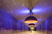Beleuchtung an der U-Bahnstation Westfriedhof, München, Bayern, Deutschland